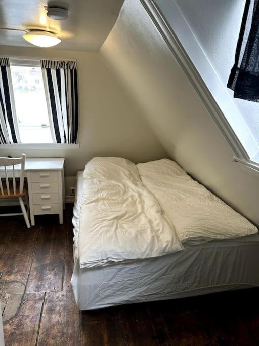 Cozy Apartment In Popular Street Bergen Exteriér fotografie